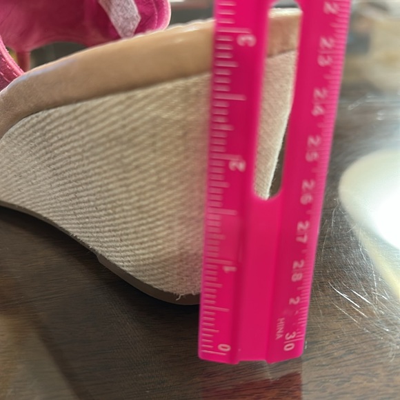 Ugg fuchsia leather sandals - size 10 - Picture 8 of 8